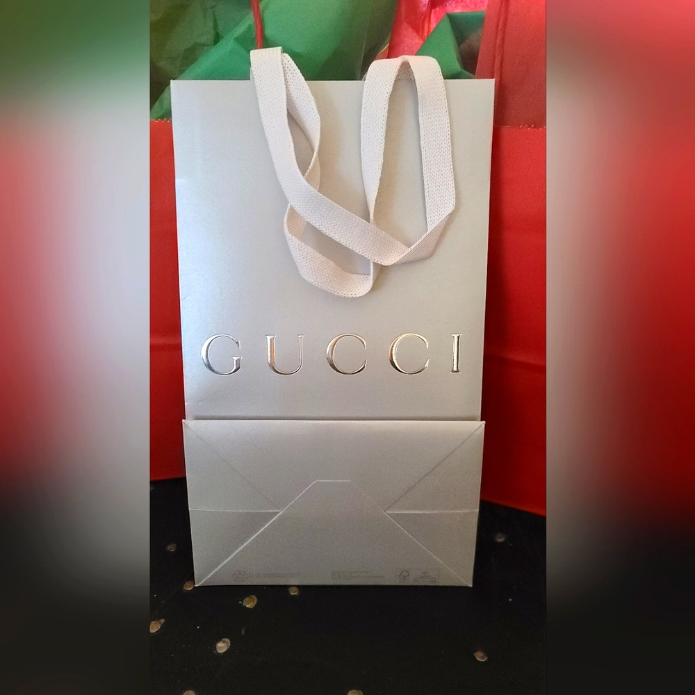 Authentic S/M Gucci Giftbag/Shopping Bag - This Season's